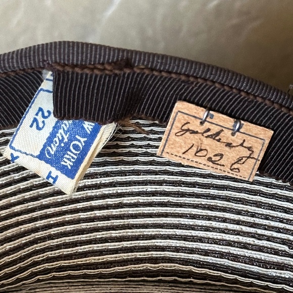 MARVELOUS 1940s' BEIGE/BROWN STRAW CIRCULAR TILT HAT WITH BROWN GROSGRAIN BUTTON - Picture 12 of 12